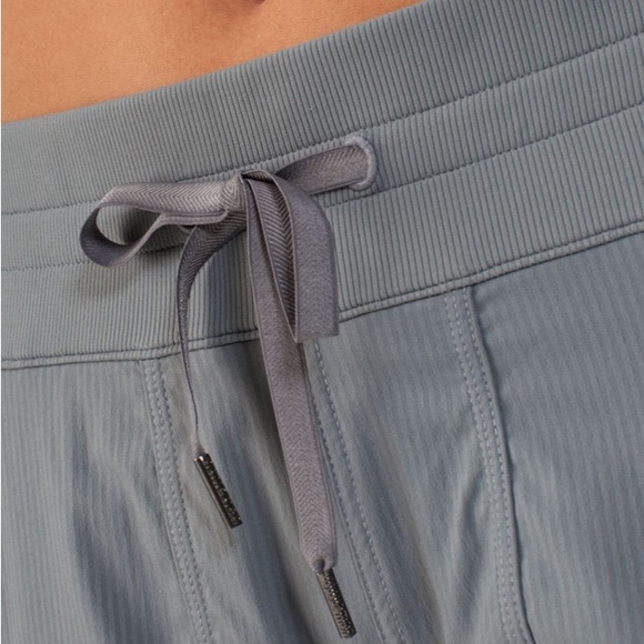Lululemon Studio Pant II *No Liner
Blurred Grey - Picture 3 of 5